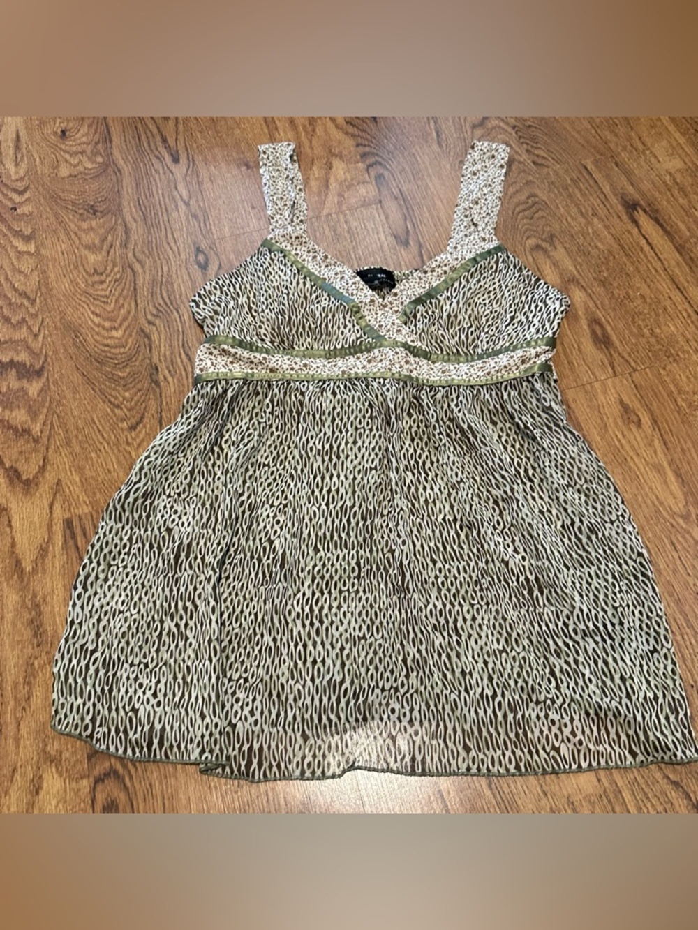 B-wear vintage Y2K sleveless babydoll size XL back tie v neck green cream
